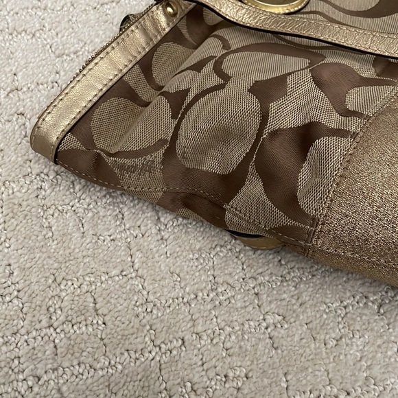 Coach Gold tote bag - Picture 13 of 14